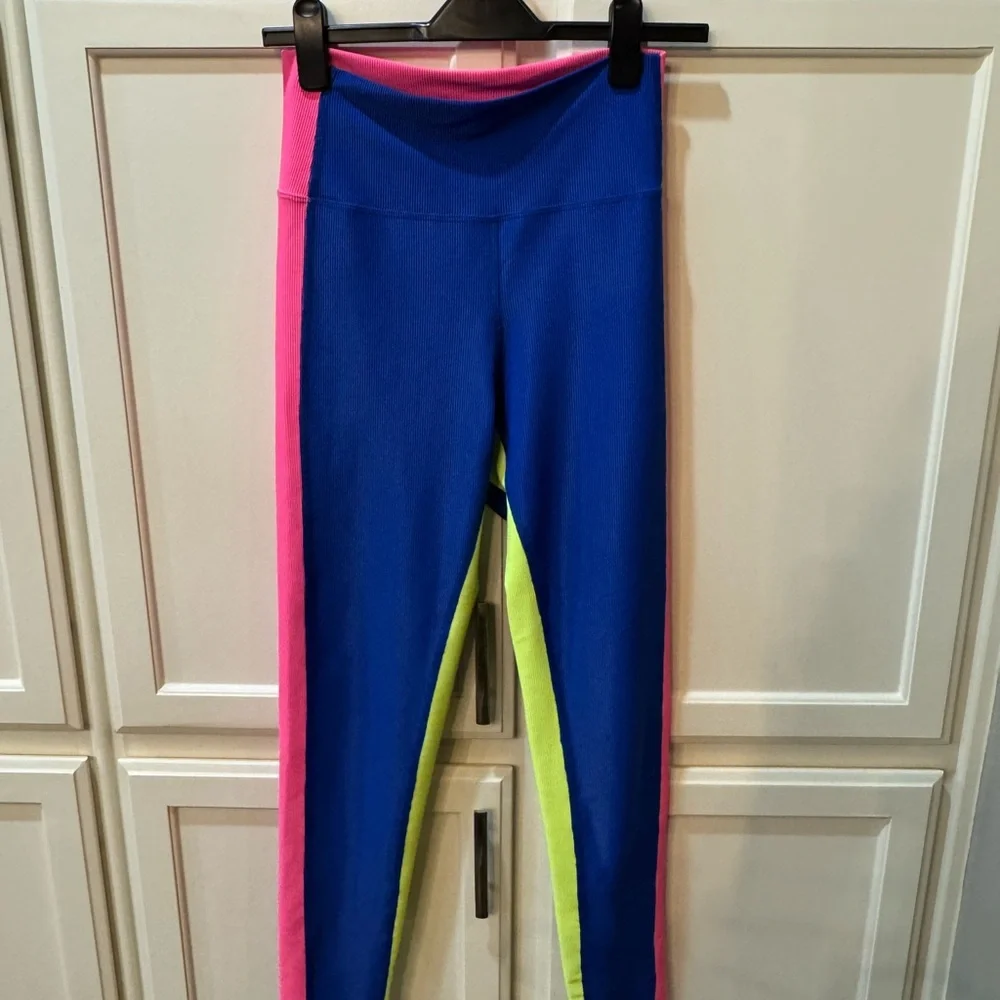 Beach Riot Neon Blue and Pink Activewear Set - Picture 4 of 7